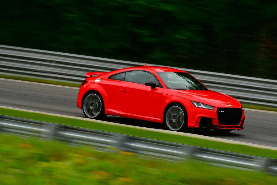  Audi TT RS Coupe (8S) 2017 года  (NA) (фото 8 из 36)